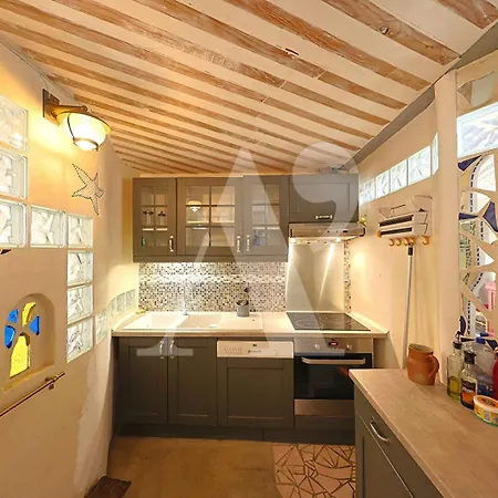 Maison Atypique Avec Garage En Coeur De
