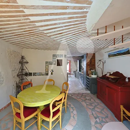 Дом отдыха Maison Atypique Avec Garage En Coeur De