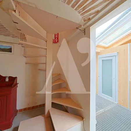 Maison Atypique Avec Garage En Coeur De *