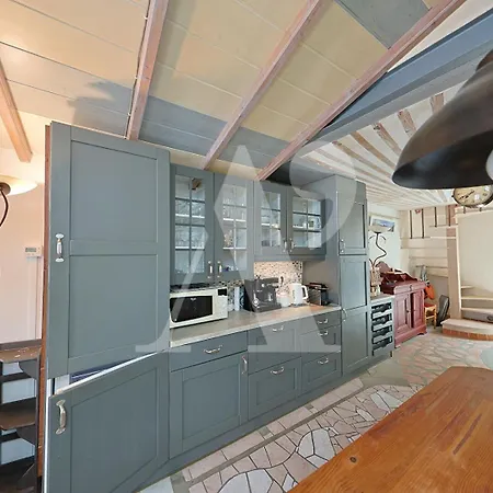 Maison Atypique Avec Garage En Coeur De La Rochelle (Charente-Maritime)