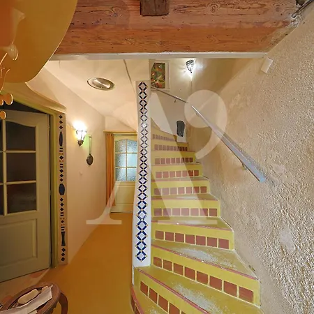 Maison Atypique Avec Garage En Coeur De La Rochelle (Charente-Maritime)